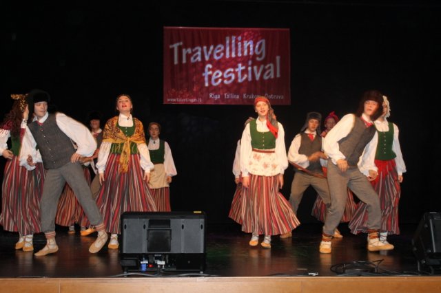 Mūsu skolas 5. klašu  popgrupa „Lai skan!” festivālā „Travelling festival” 2014 Tallinā